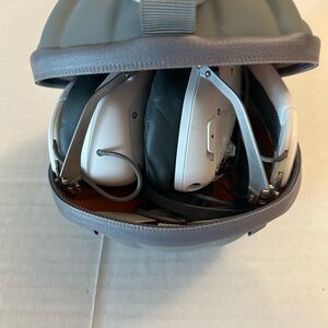 V-Moda Crossfade 2 Wireless Headphones white and gray in case